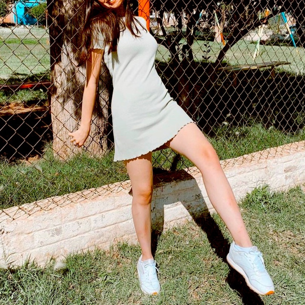 XS mint dress. Used three times. Very cute and comfortable. I just outgrew it.